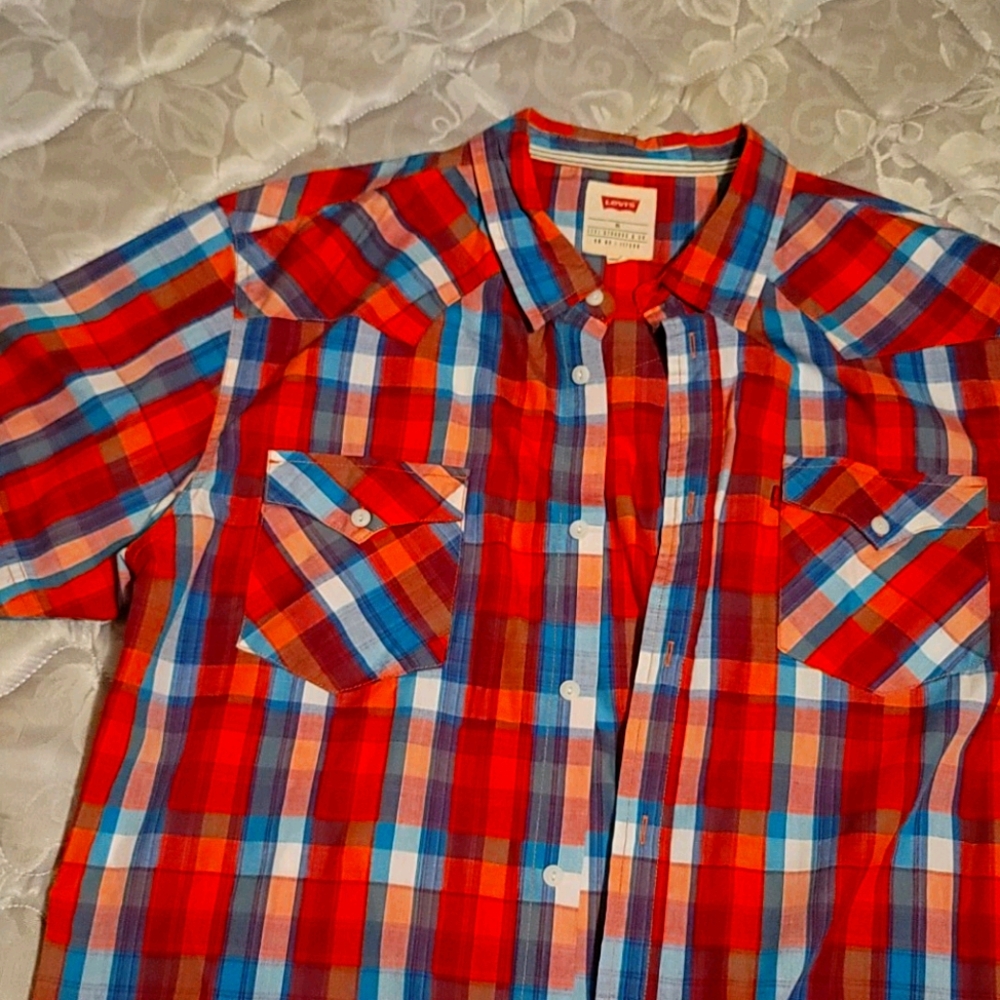 Men Levi's Button down short sleeve shirt